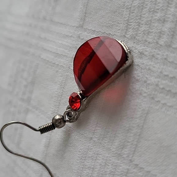 ⭐️2/$15 Red stone drop earrings - Picture 4 of 4